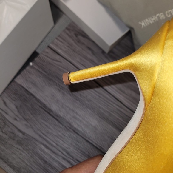 Manolo Blahnik 90mm Hangisi Pumps in yellow - Picture 10 of 16
